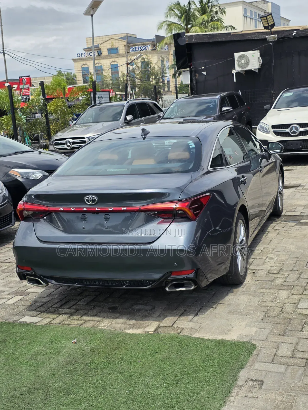 Toyota Avalon Limited FWD Sedan (3.5L V6 8A) 2019 Blue