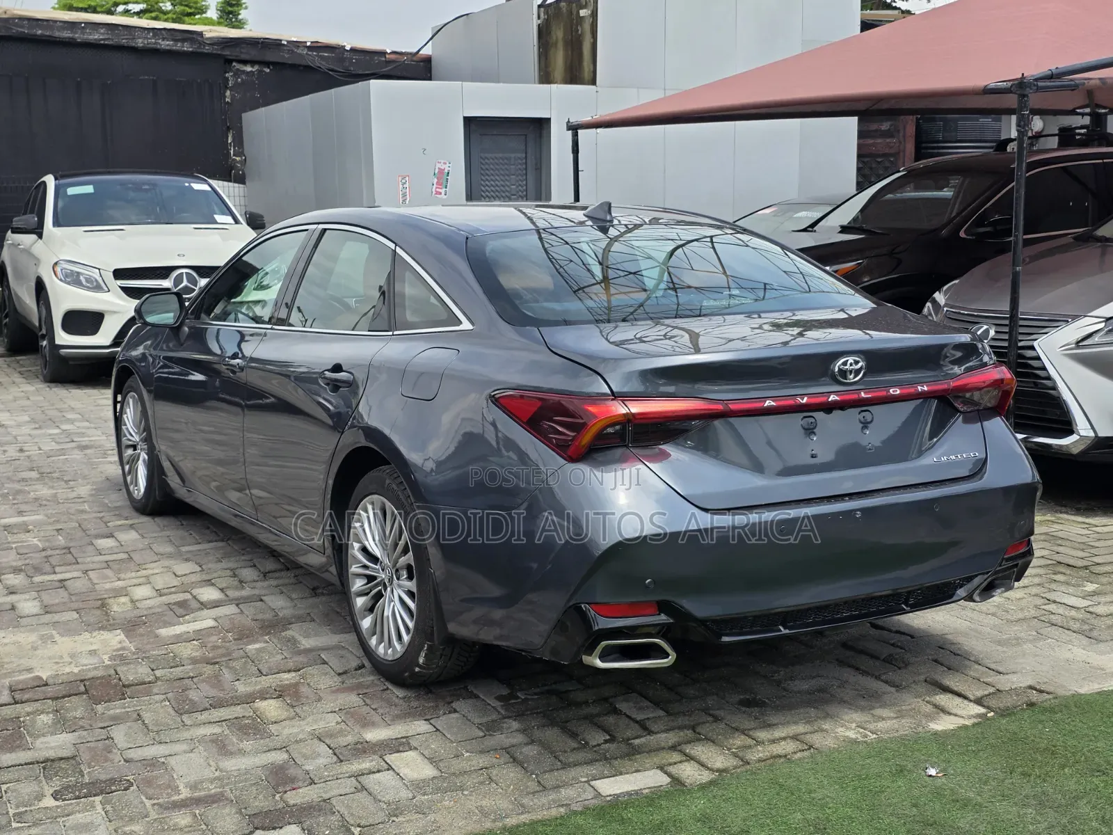 Toyota Avalon Limited FWD Sedan (3.5L V6 8A) 2019 Blue