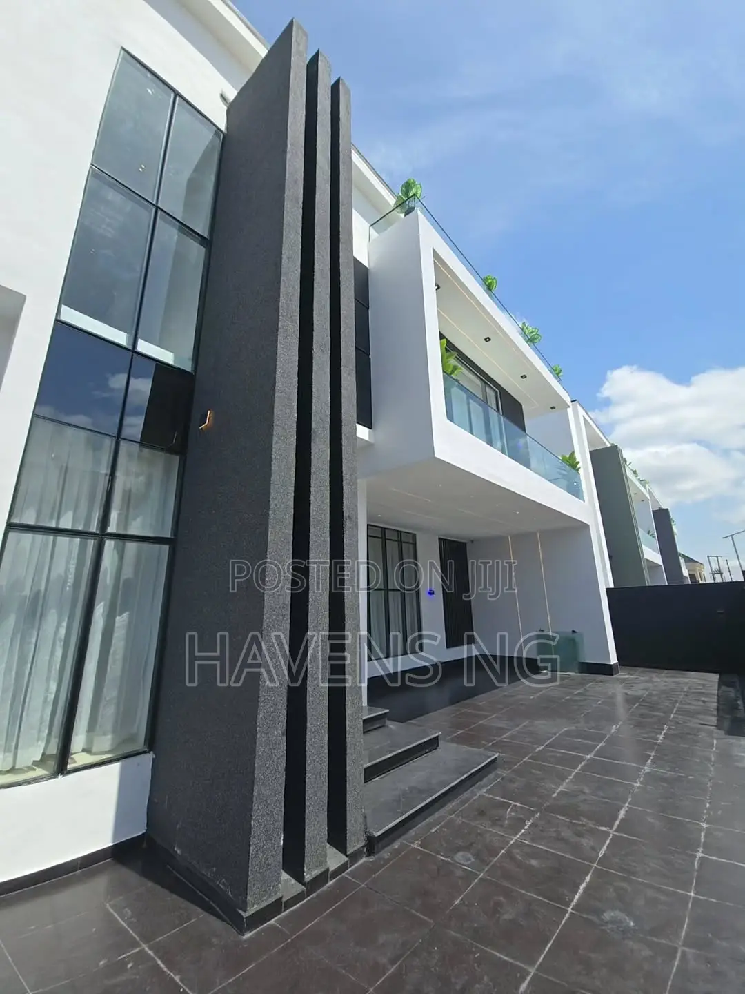 5bdrm Duplex in Lekki Phase 2 for sale