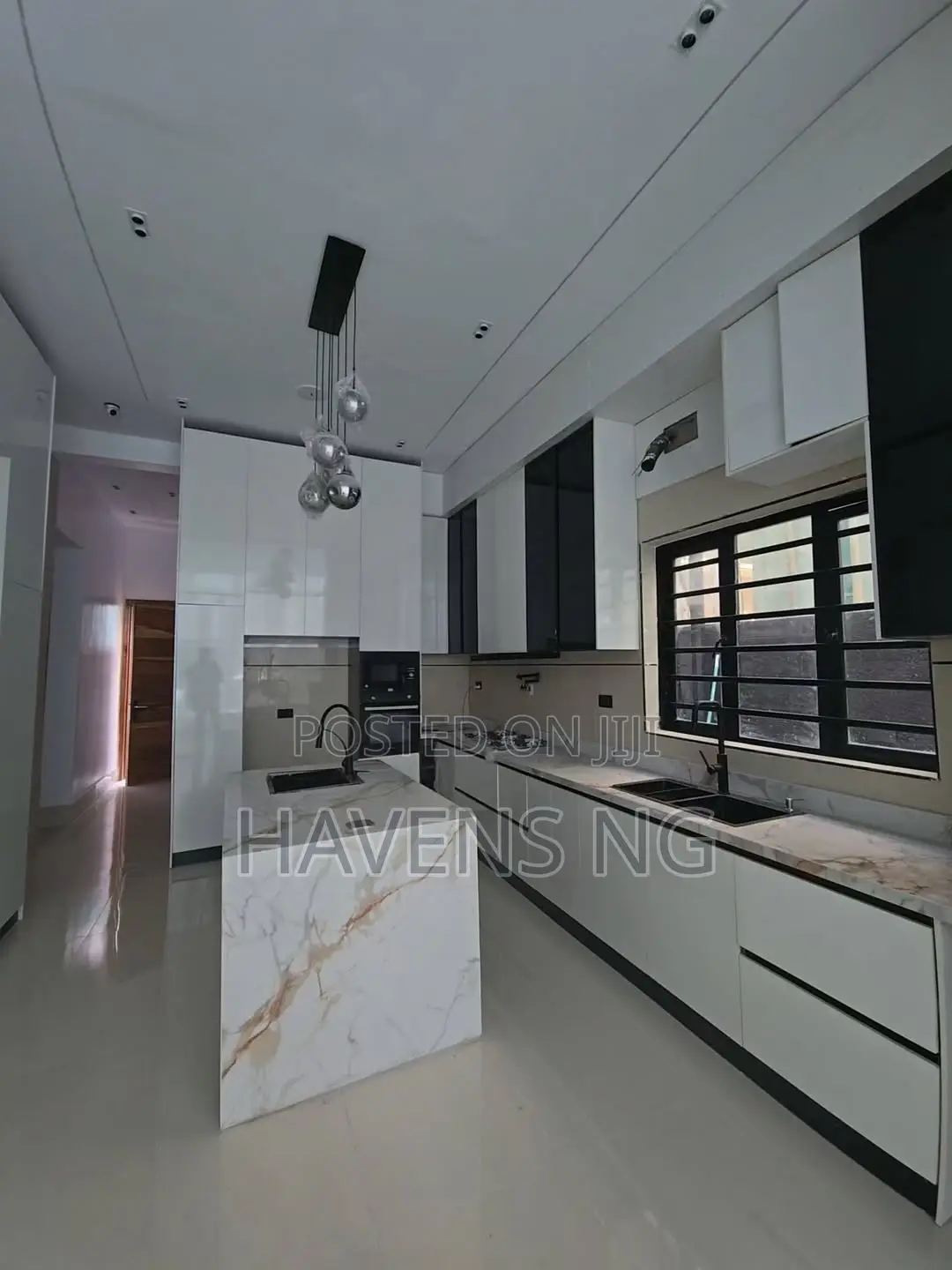 5bdrm Duplex in Lekki Phase 2 for sale