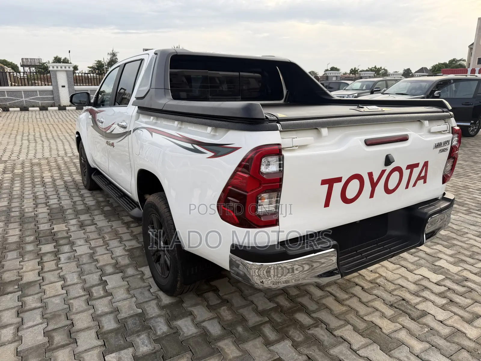 Toyota Hilux 2021 White