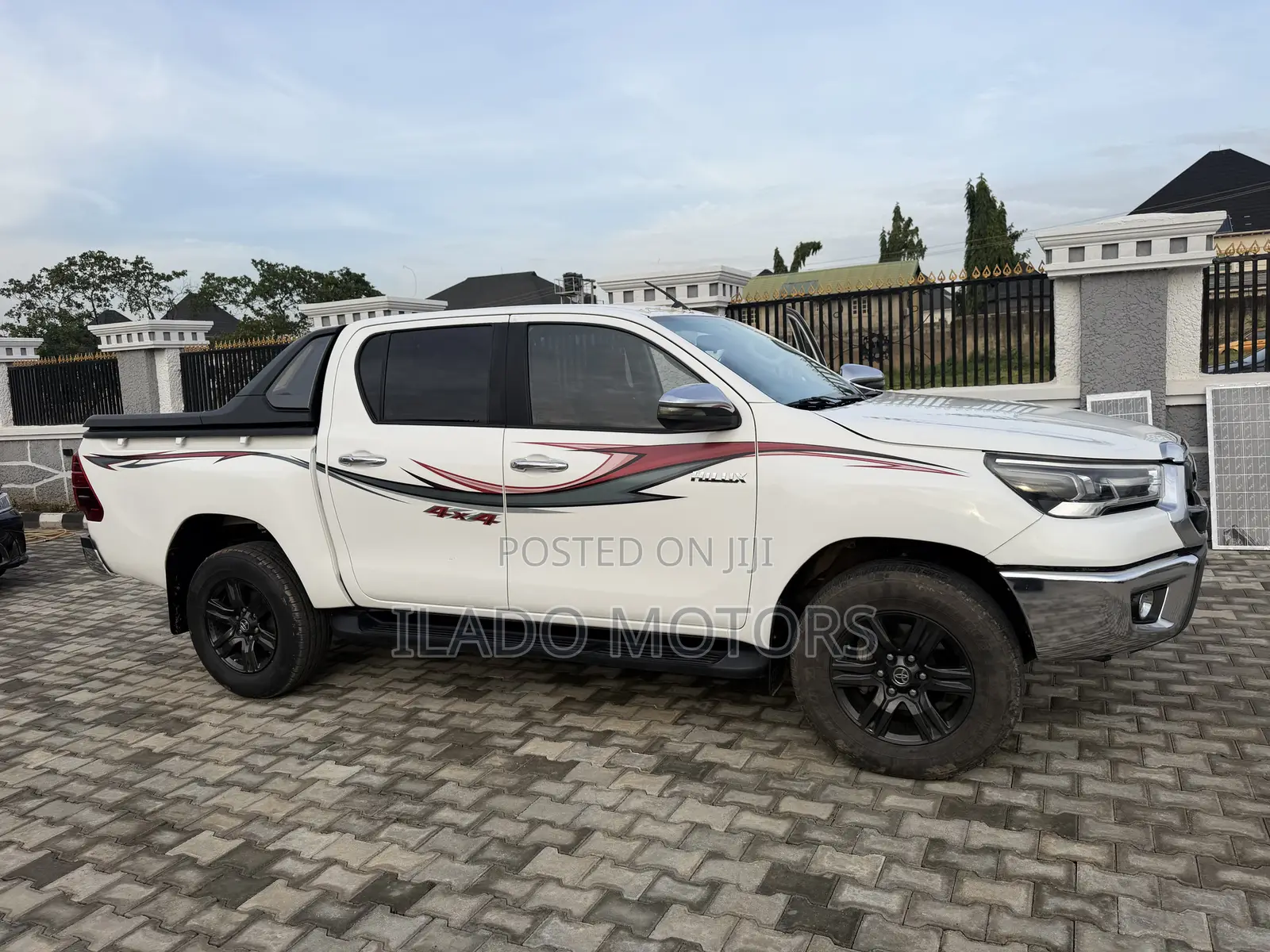 Toyota Hilux 2021 White
