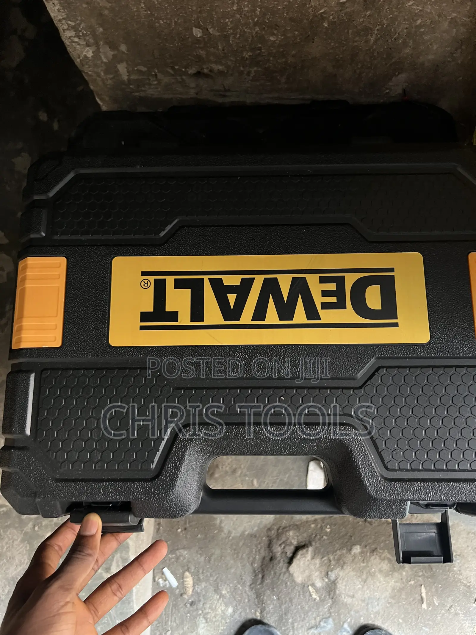 Dewalt Cordless Impact Wrench Kit