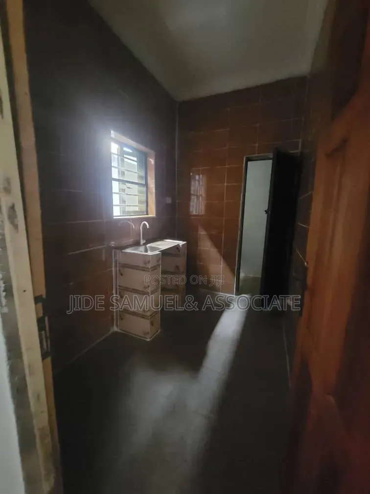 2bdrm Block of Flats in Ayobo for rent
