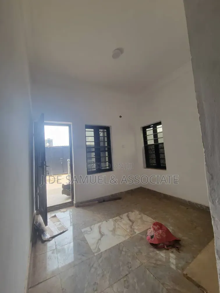 2bdrm Block of Flats in Ayobo for rent