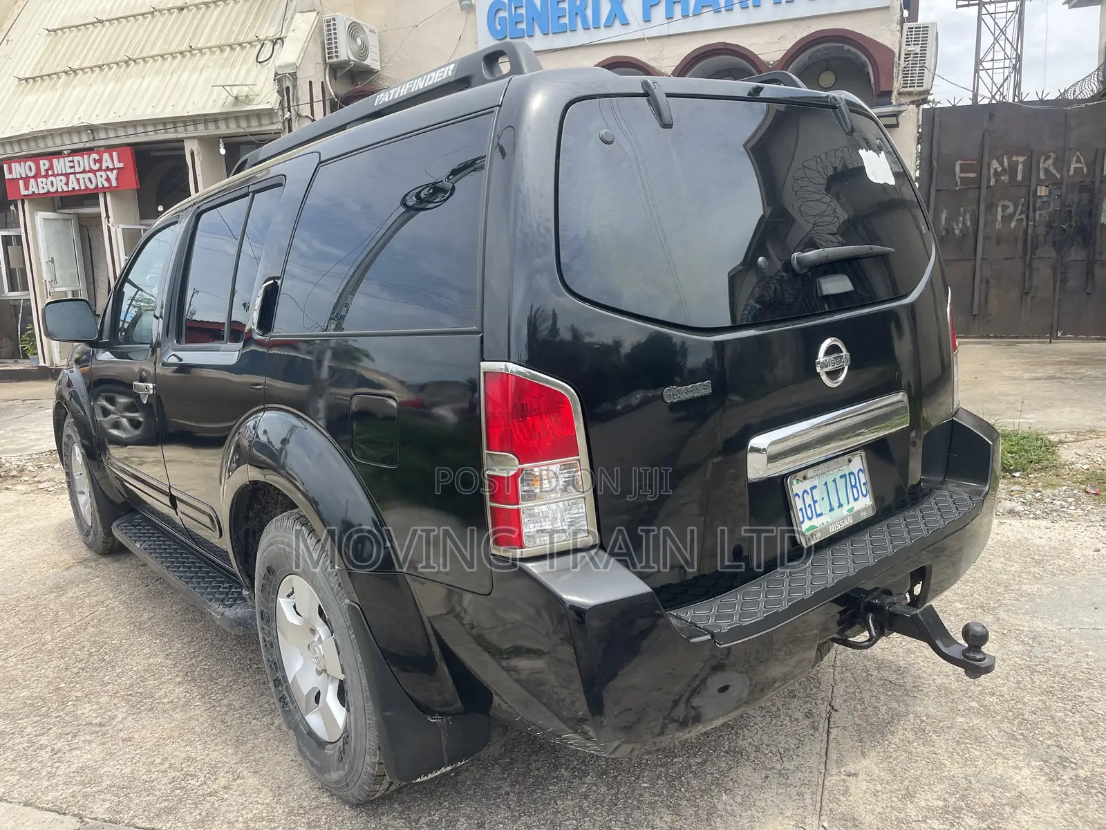 Nissan Pathfinder SE 2005 Black
