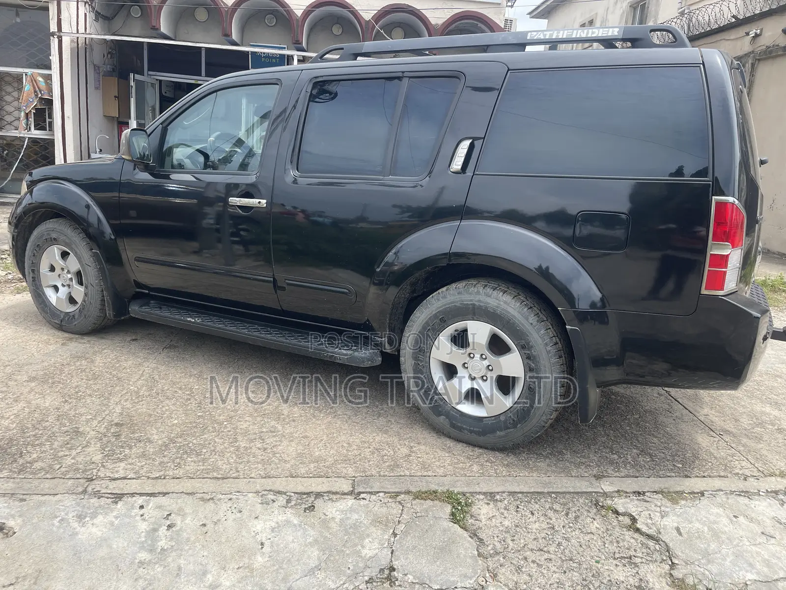 Nissan Pathfinder SE 2005 Black
