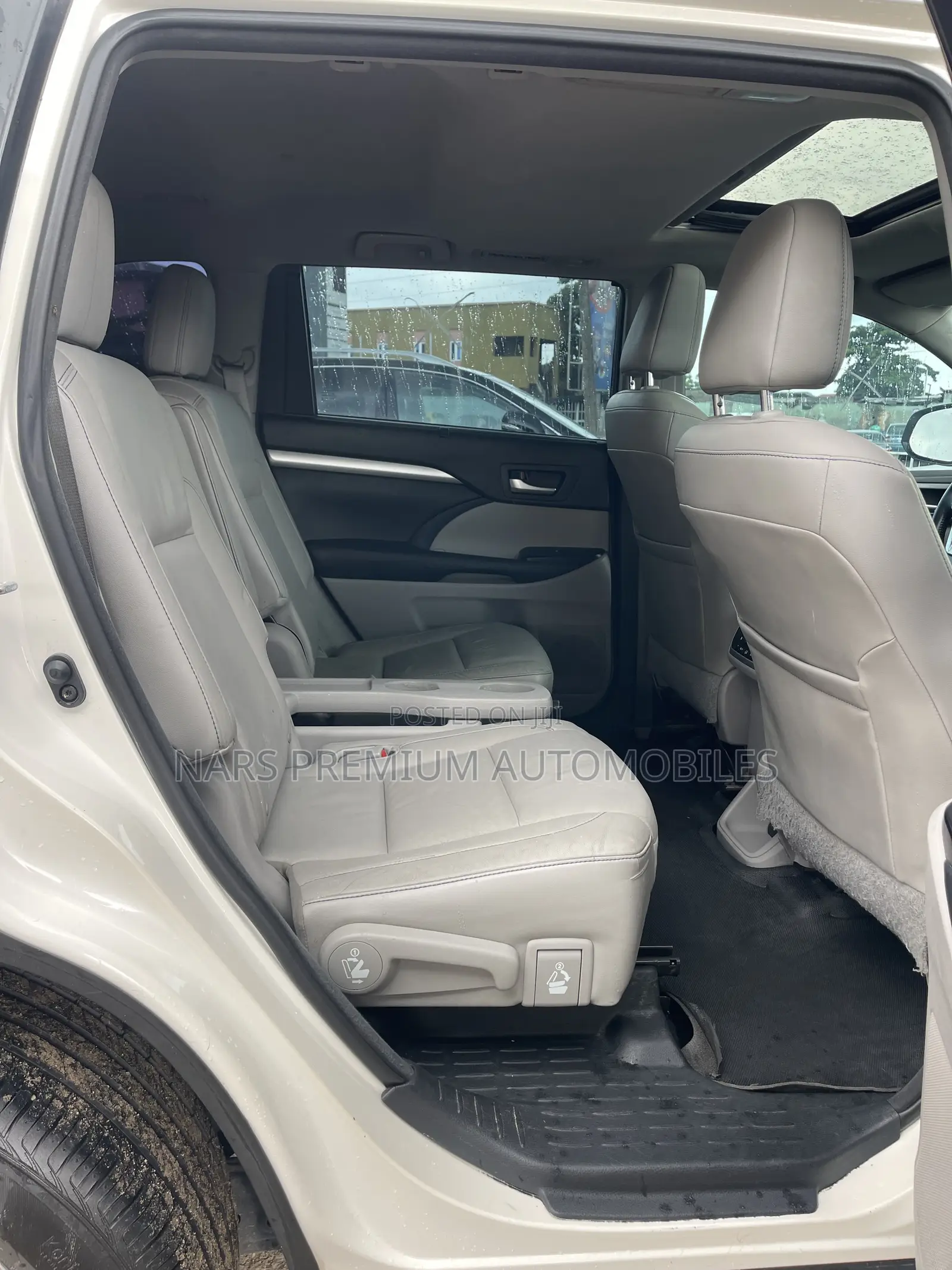 Toyota Highlander XLE 4dr SUV AWD (3.5L 6cyl 6A) 2014 White