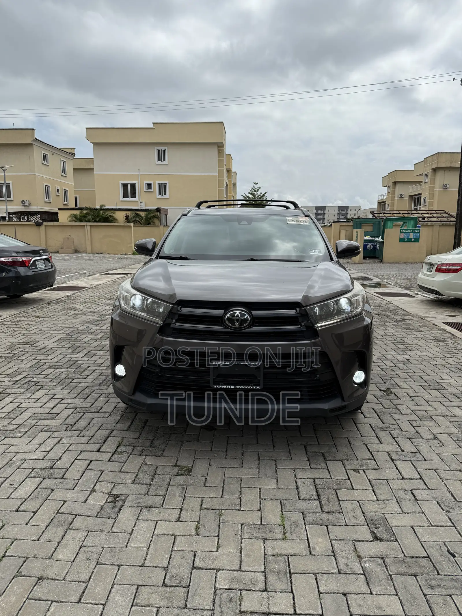Toyota Highlander SE 4x4 V6 (3.5L 6cyl 8A) 2018 Gray