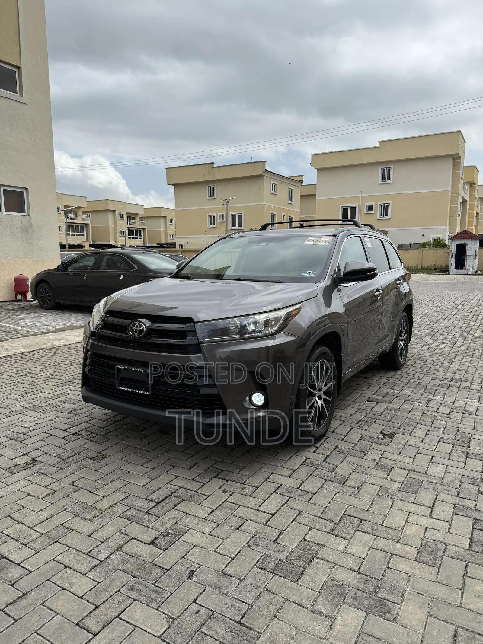 Toyota Highlander SE 4x4 V6 (3.5L 6cyl 8A) 2018 Gray