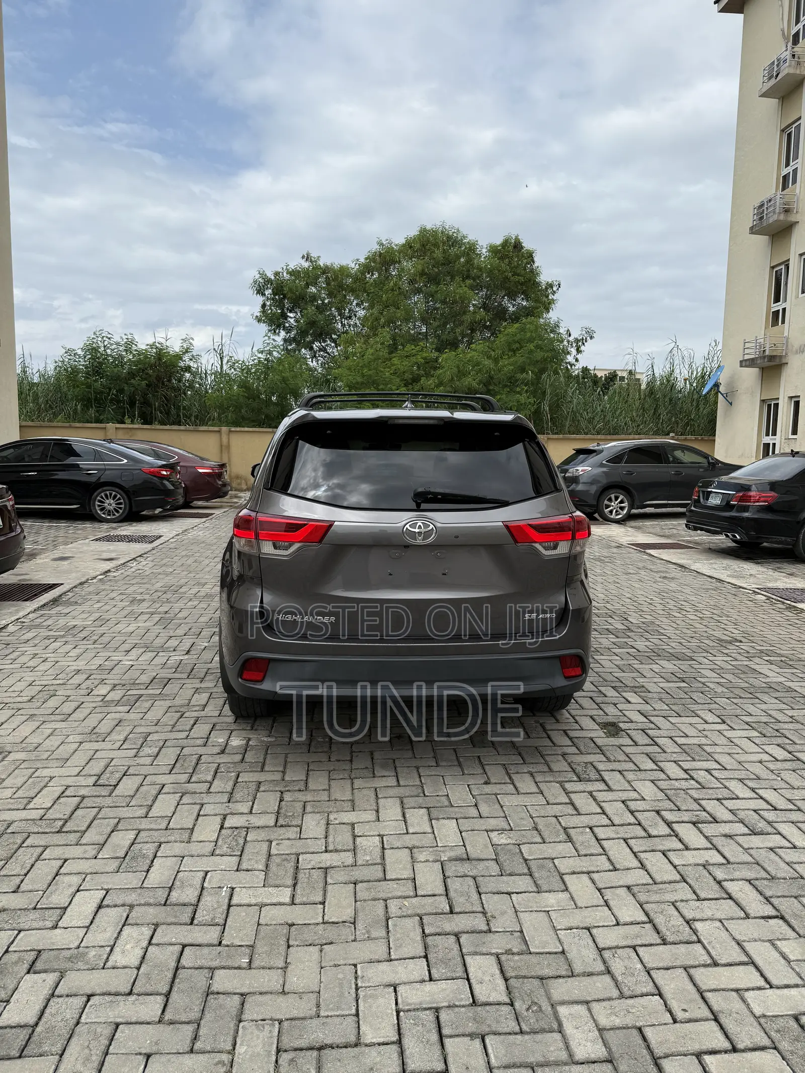 Toyota Highlander SE 4x4 V6 (3.5L 6cyl 8A) 2018 Gray