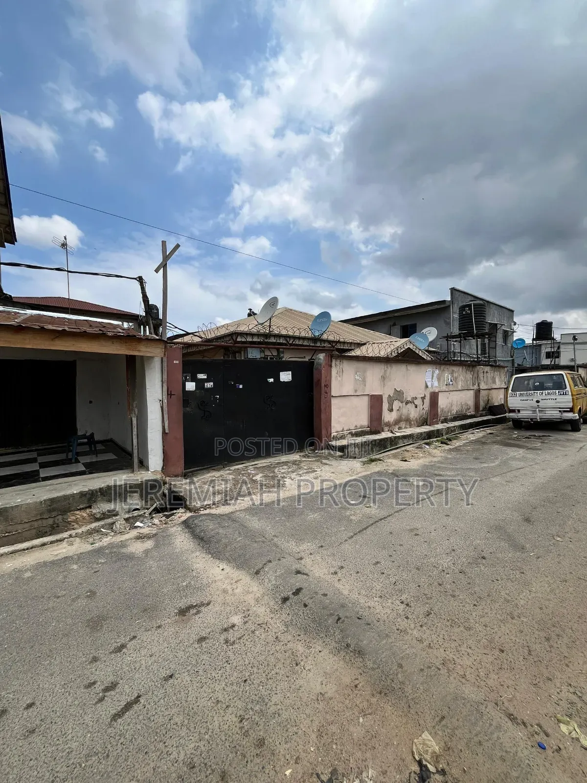 10bdrm Apartment in Udozi, Berger for rent