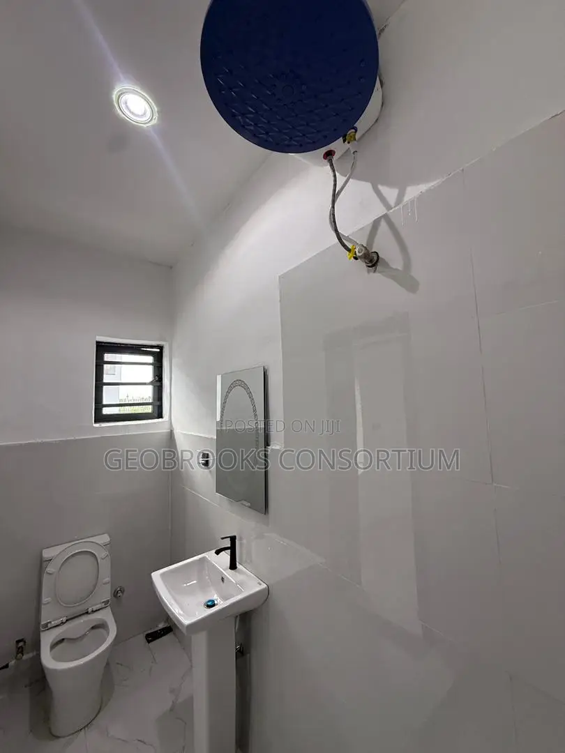 4bdrm Duplex in Rayfield Gardens, Iwo Road for sale