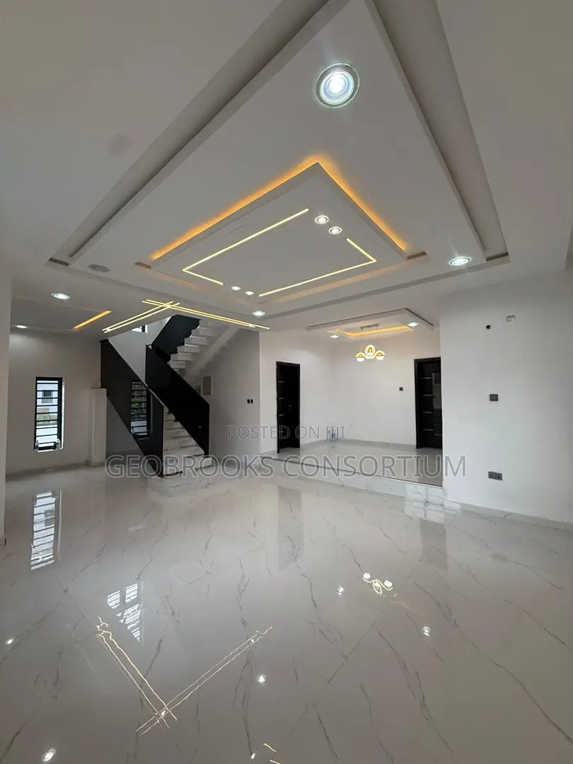 4bdrm Duplex in Rayfield Gardens, Iwo Road for sale