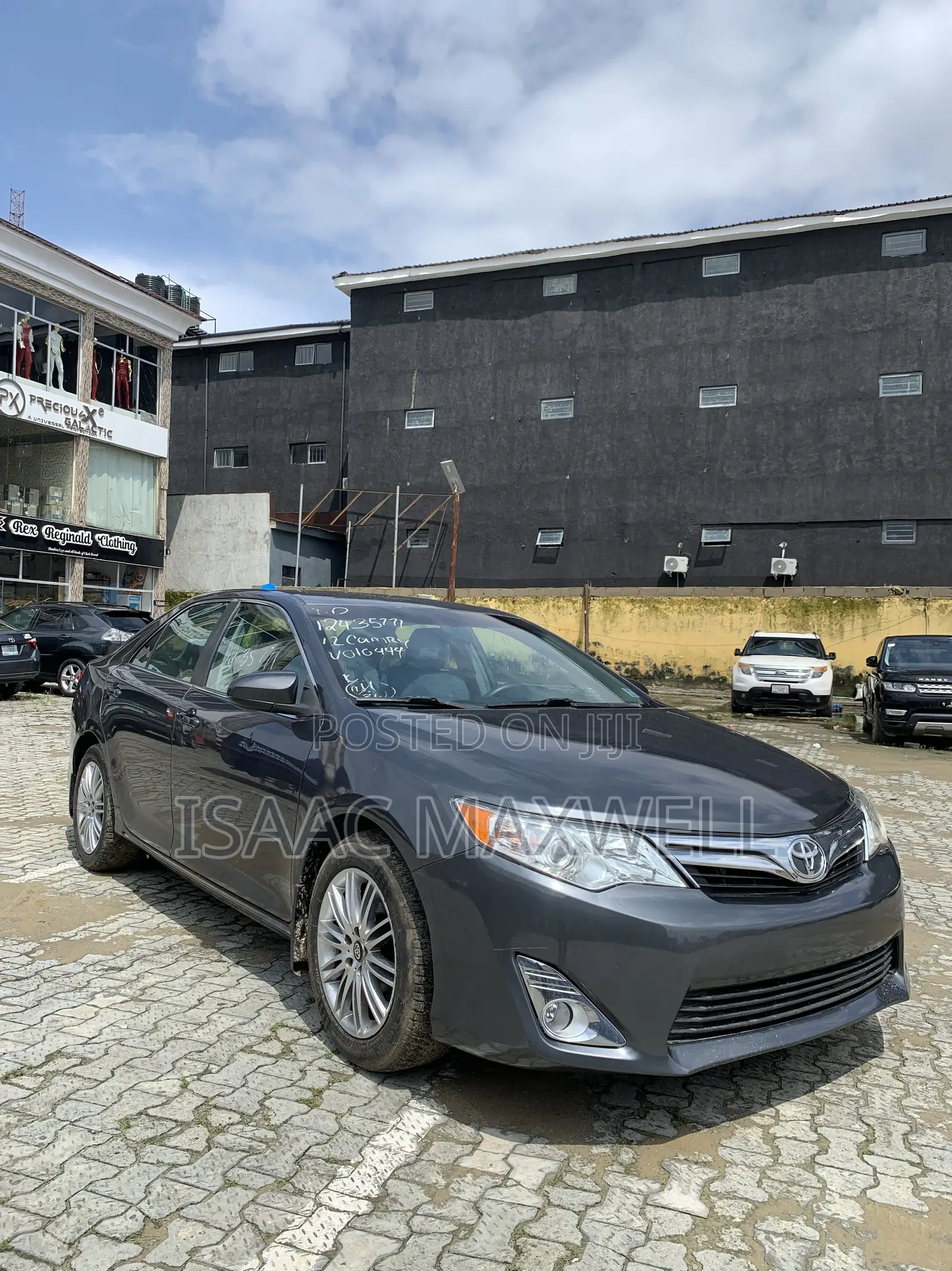 Toyota Camry LE 4dr Sedan (2.5L 4cyl 6A) 2012 Gray