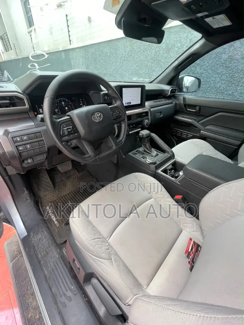 Toyota Tacoma SR5 Double Cab 5' Bed AT 2024 Gray