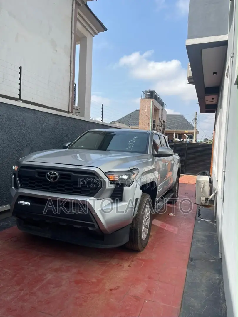 Toyota Tacoma SR5 Double Cab 5' Bed AT 2024 Gray