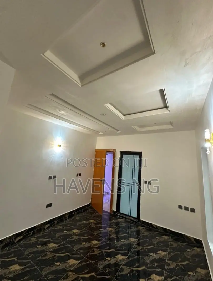 5bdrm Maisonette in Obio-Akpor for sale