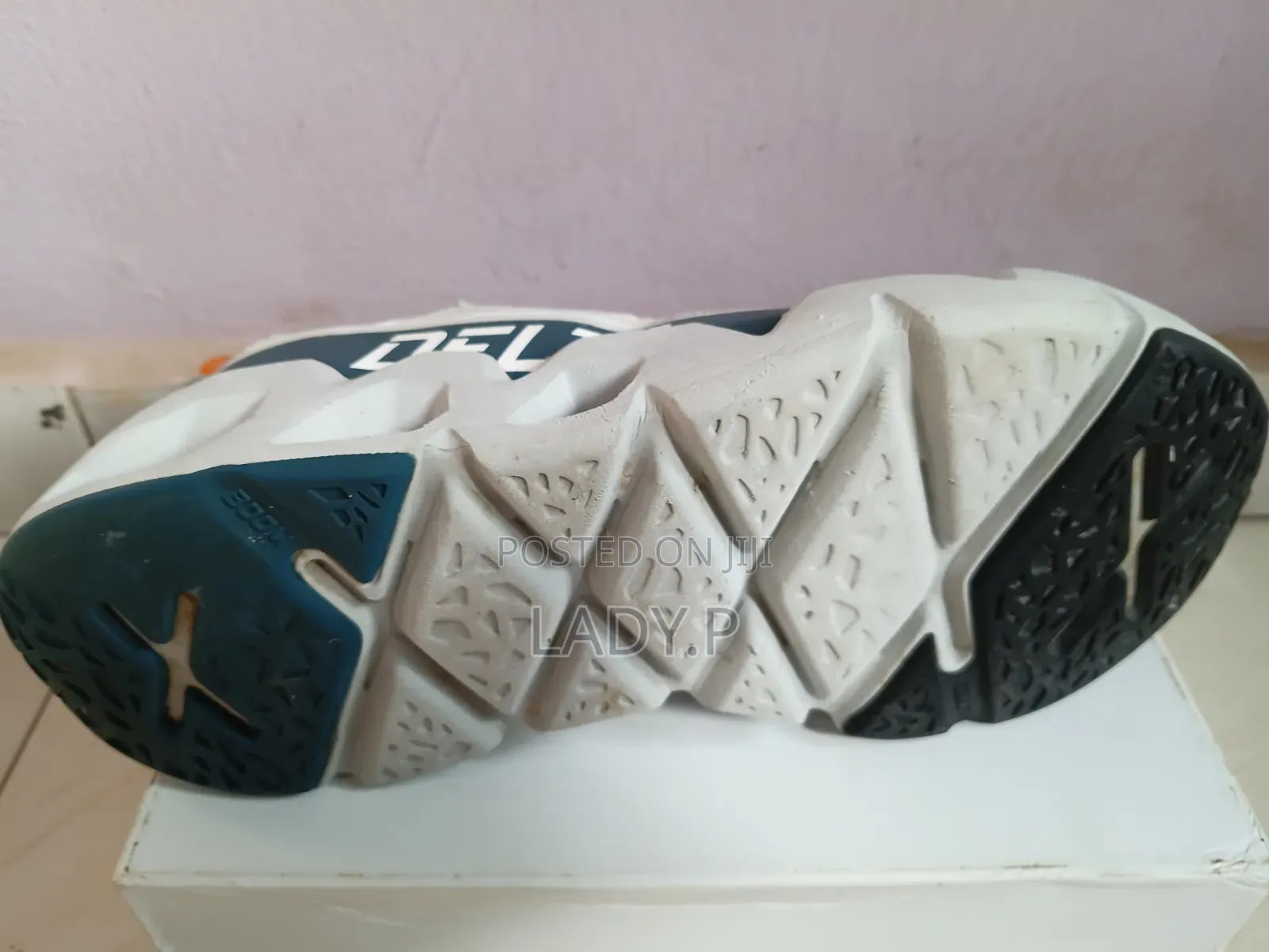 Li-Ning Essence 2.3 Delta Shield Sneakers- Size 43