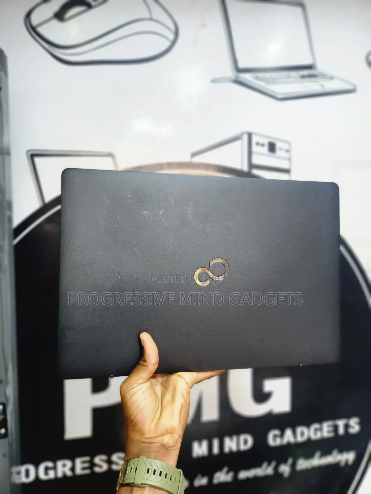 Laptop Fujitsu Lifebook A555 8GB Intel Core i5 SSHD (Hybrid) 128GB