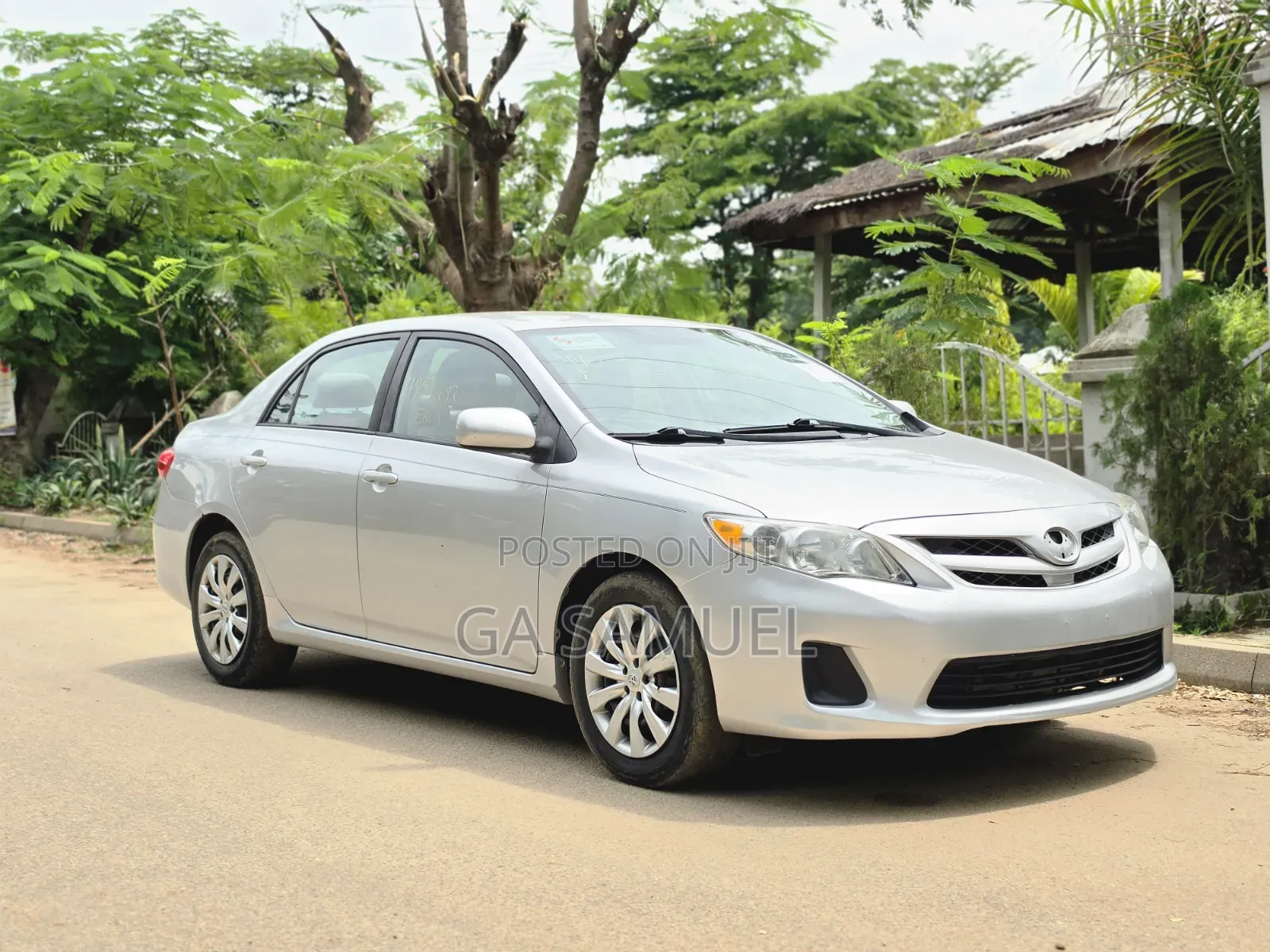 Toyota Corolla LE 4dr Sedan (1.8L 4cyl 4A) 2012 Silver