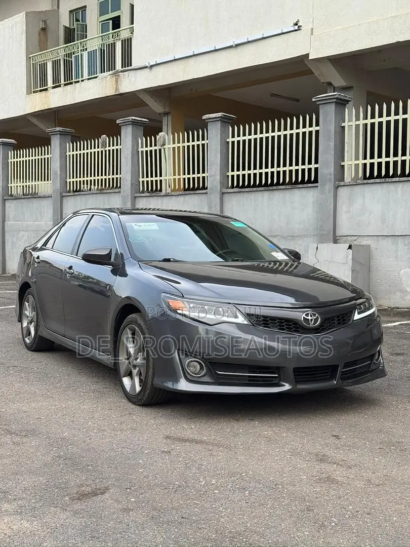 Toyota Camry 2014 Gray