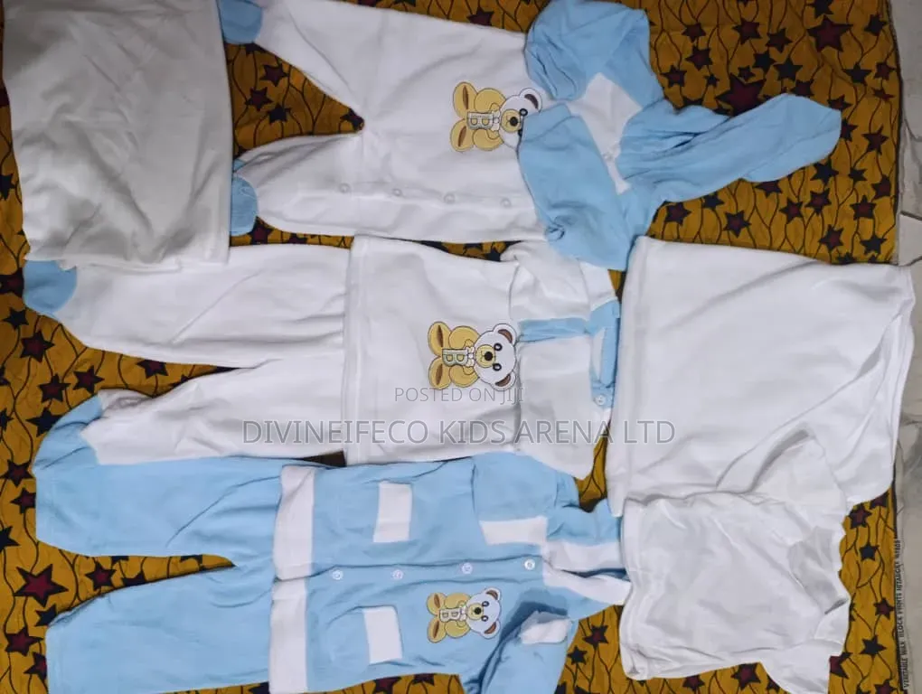 Newborn Baby 8pcs Cotton Clothing Set (0–6 Months) Unisex