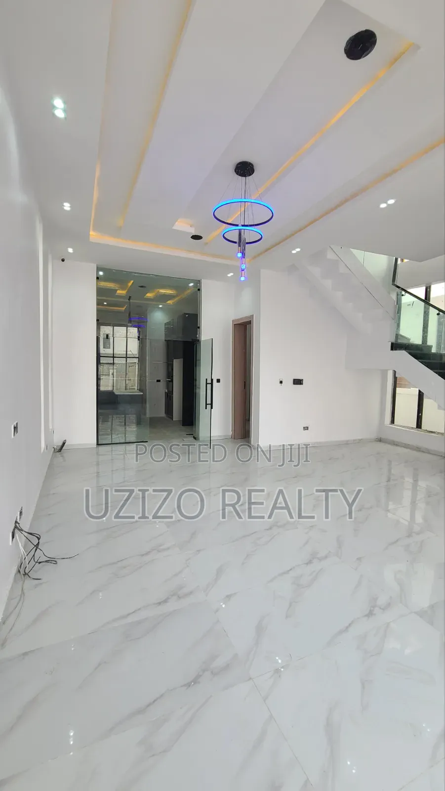 4bdrm Duplex in Chevron for sale