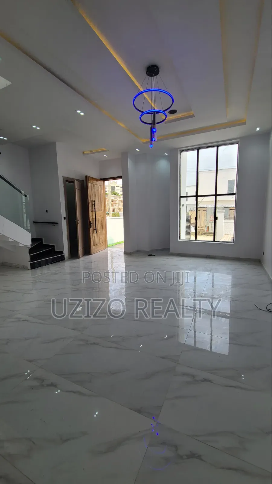 4bdrm Duplex in Chevron for sale