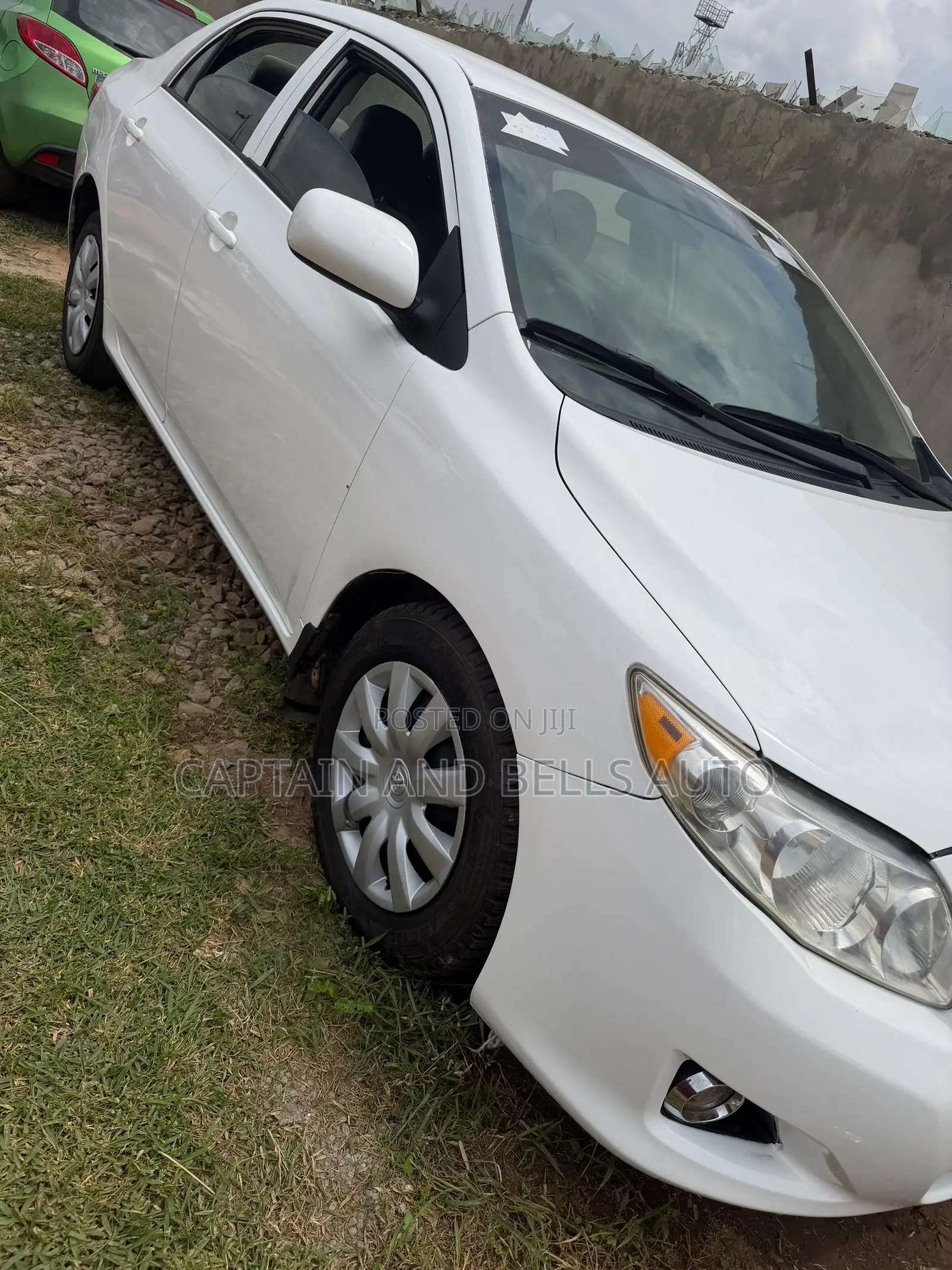 Toyota Corolla LE 4dr Sedan (1.8L 4cyl 4A) 2010 White