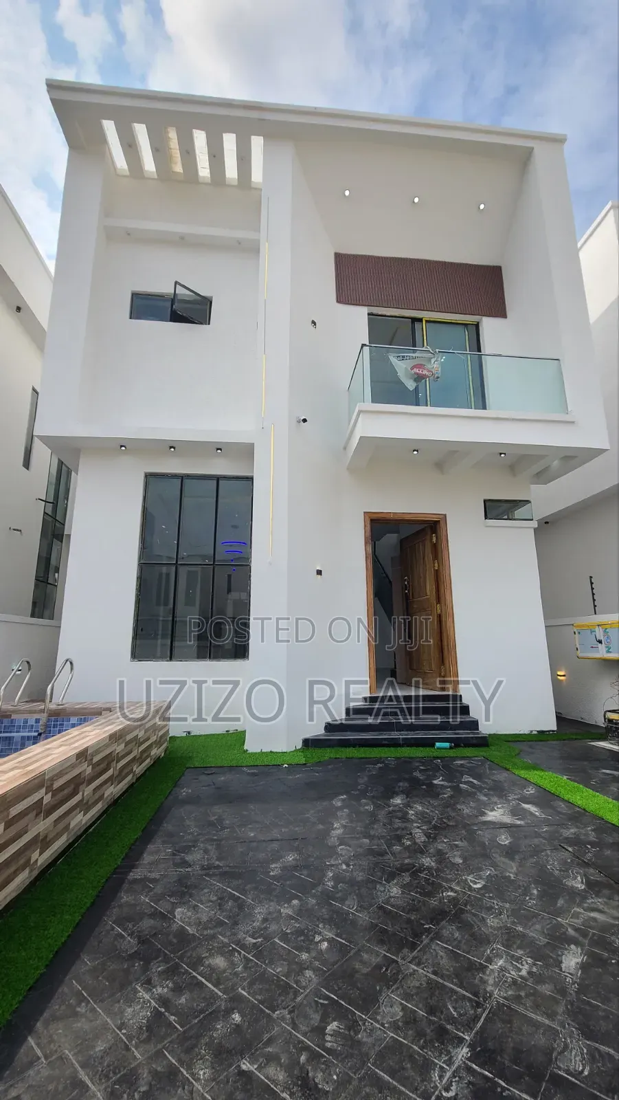 4bdrm Duplex in Chevron for sale