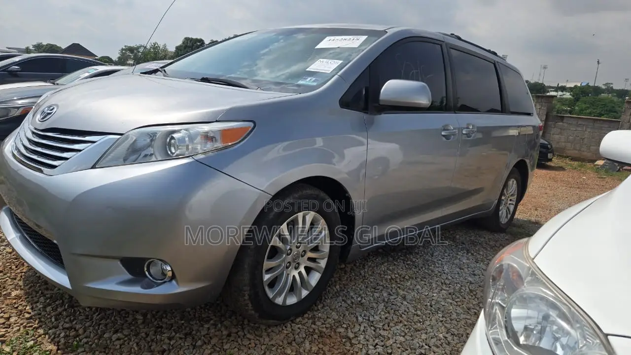Toyota Sienna LE 7 Passenger Mobility 2011 Silver