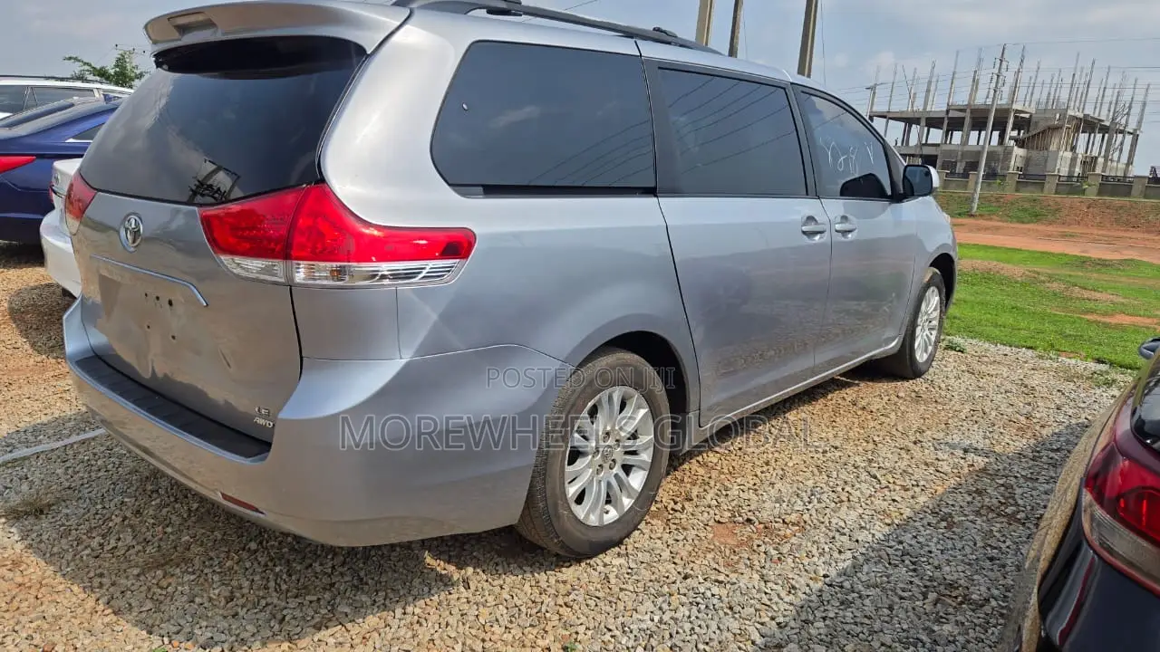 Toyota Sienna LE 7 Passenger Mobility 2011 Silver