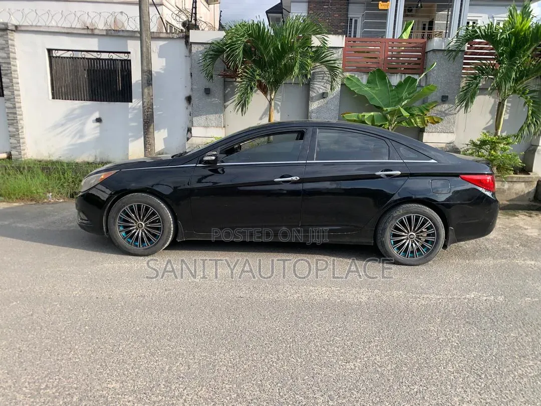 Hyundai Sonata 2012 Black