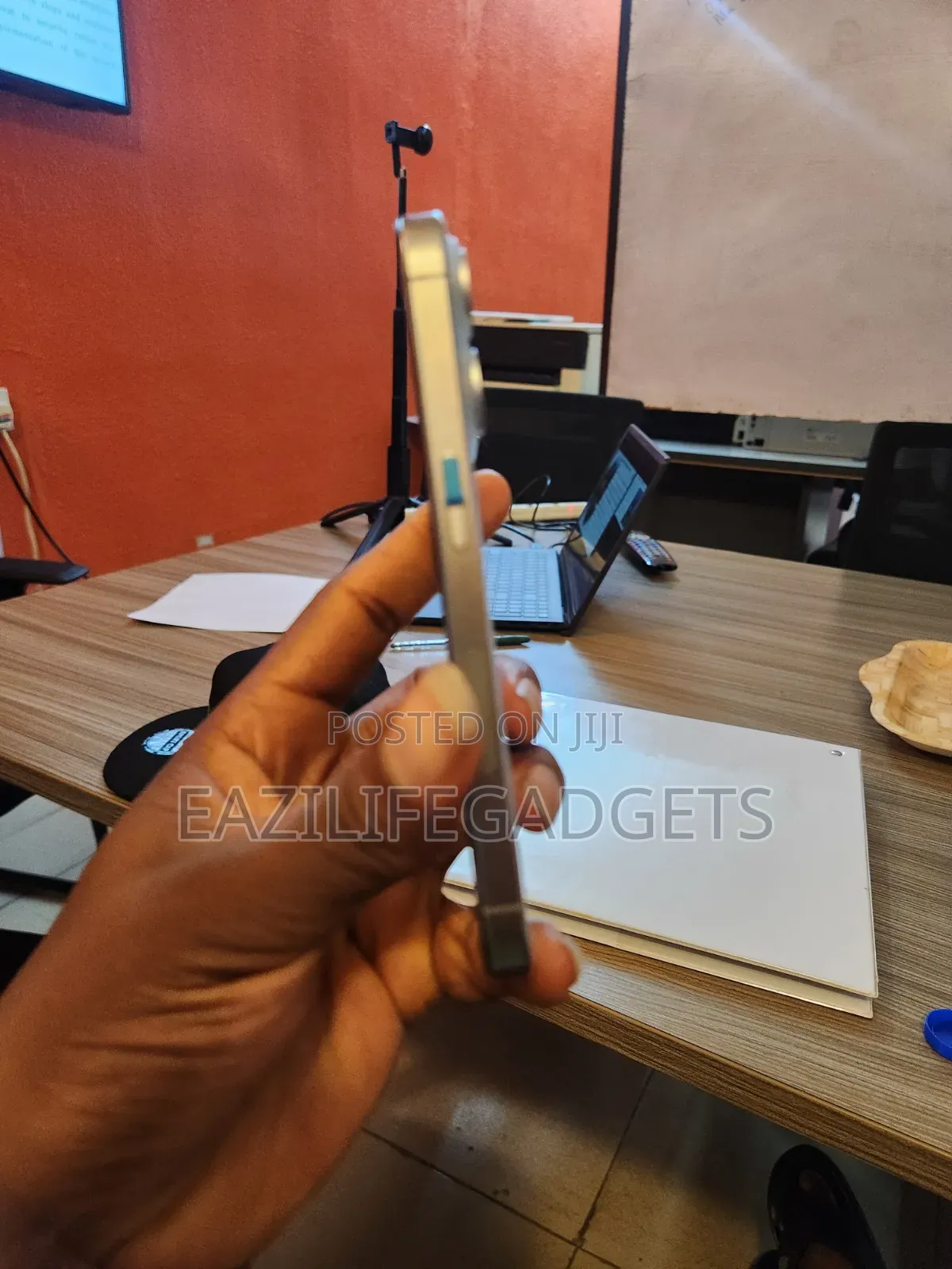 New Apple iPhone 15 Pro 128 GB Silver