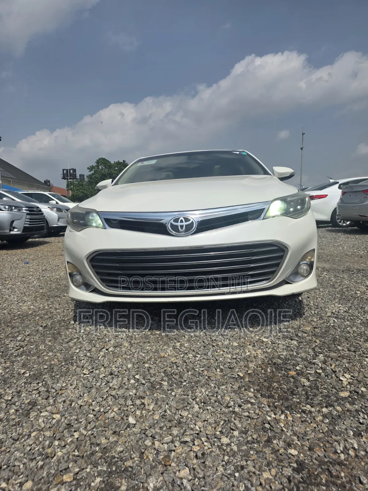 Toyota Avalon XLE Premium Sedan FWD (3.5L 6cyl 6A) 2013 White