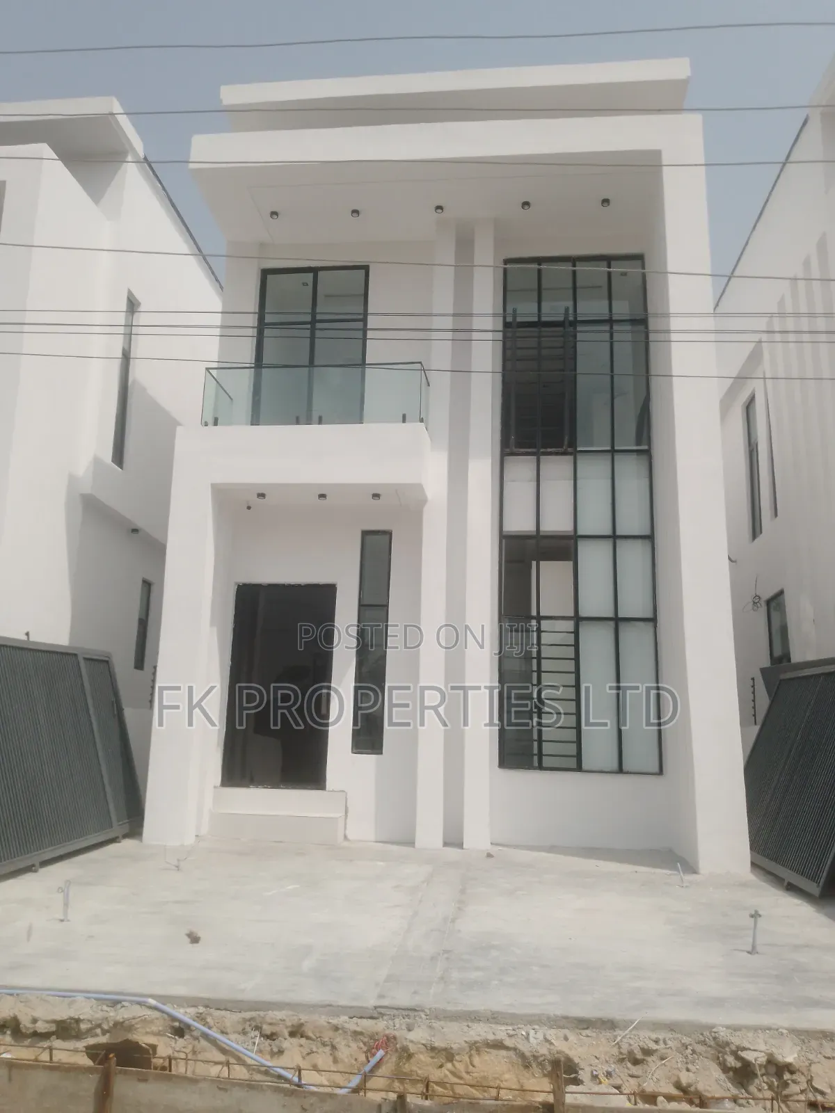 4bedroom Fully Detached With a Bq and Swimming Pool