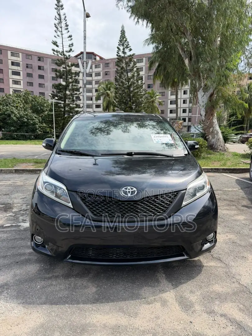 Toyota Sienna 2015 Black