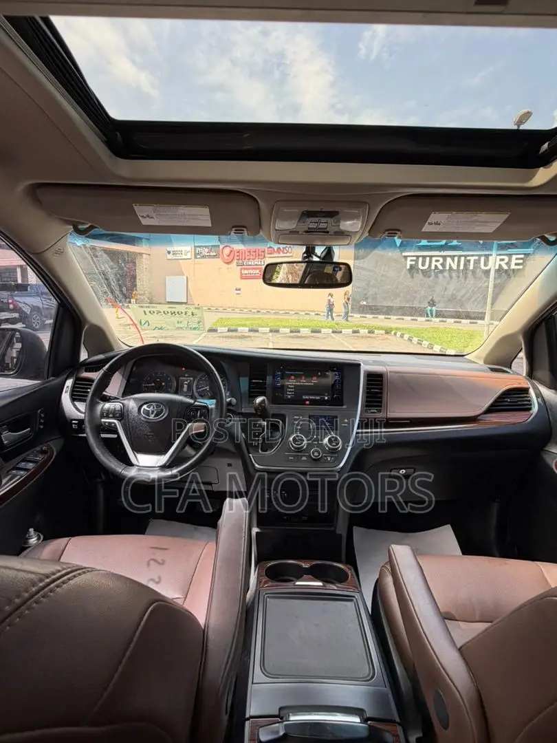 Toyota Sienna 2015 Black