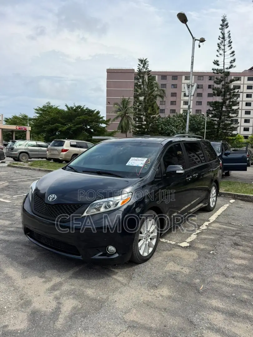 Toyota Sienna 2015 Black