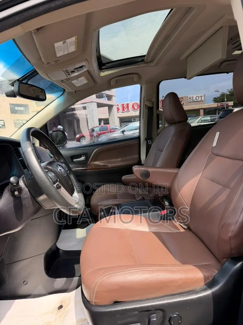 Toyota Sienna 2015 Black