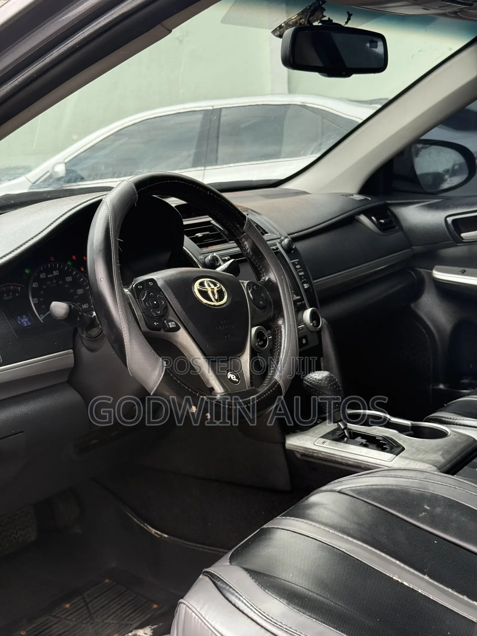 Toyota Camry SE 4dr Sedan w/Prod. End 11/13 (3.5L 6cyl 6A) 2014 Gray