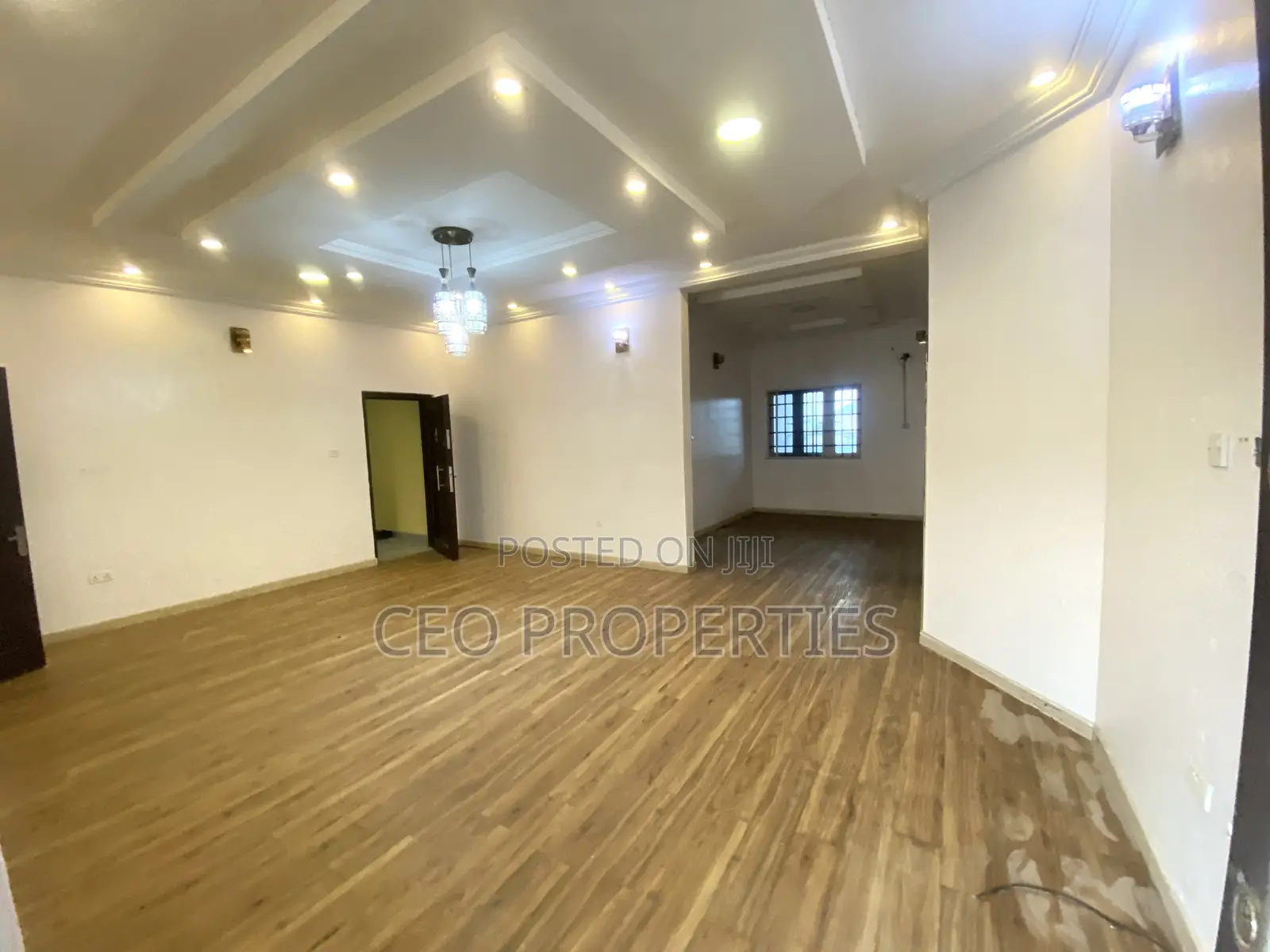 3bdrm Block of Flats in Osapa London for rent
