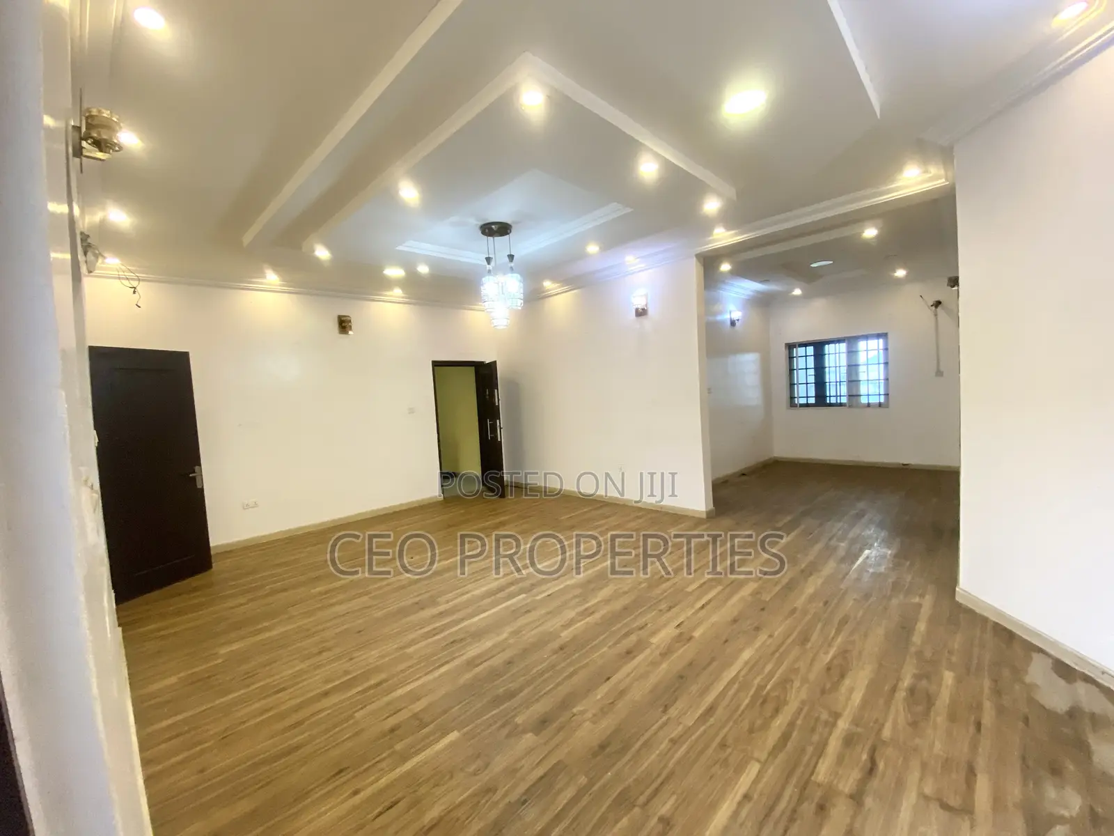 3bdrm Block of Flats in Osapa London for rent