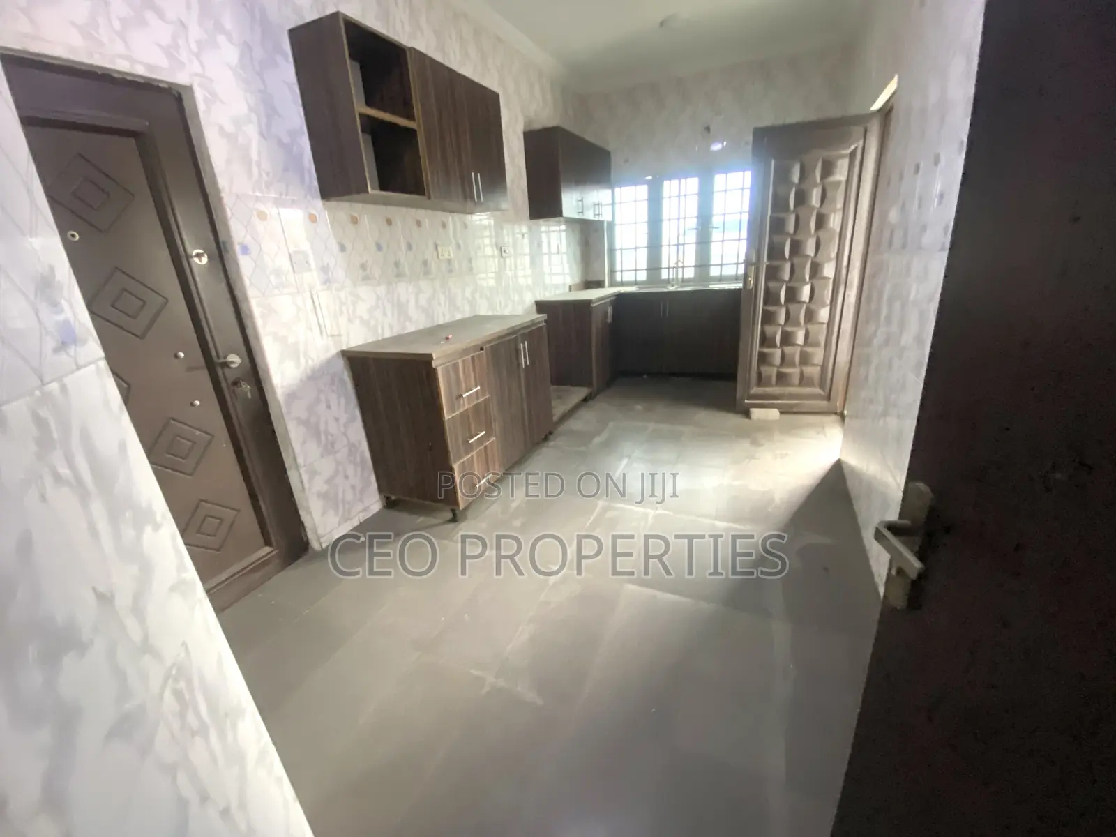 3bdrm Block of Flats in Osapa London for rent
