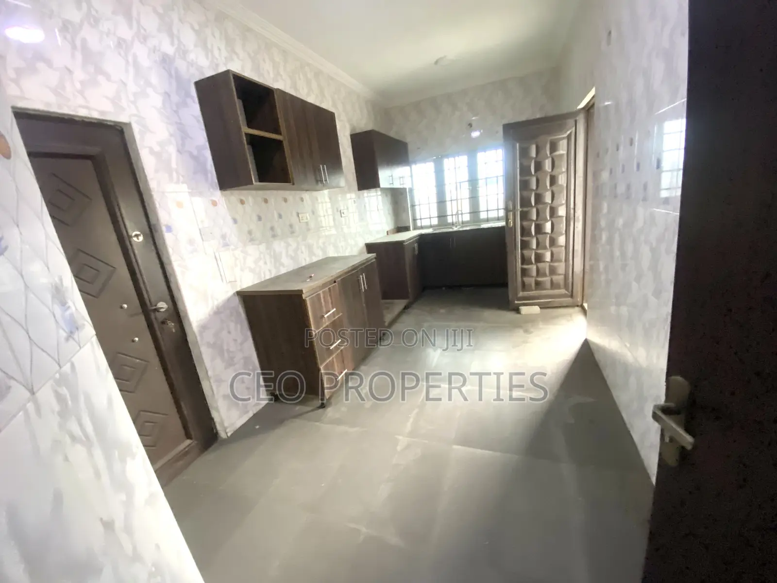 3bdrm Block of Flats in Osapa London for rent