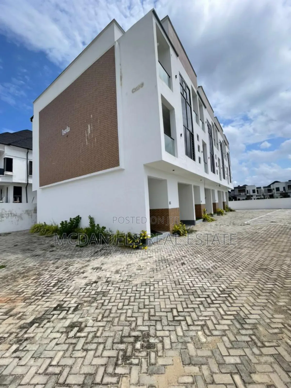 3bdrm Townhouse/Terrace in Chevron for sale