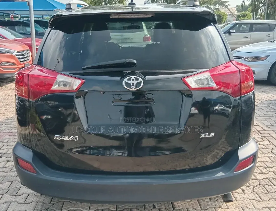 Toyota RAV4 XLE 4dr SUV AWD (2.5L 4cyl 6A) 2014 Black