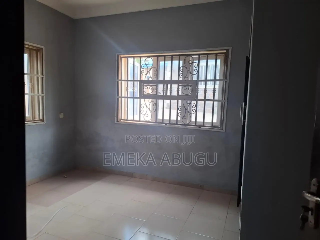 3bdrm Apartment in Irewole Estate, Akala Express for rent