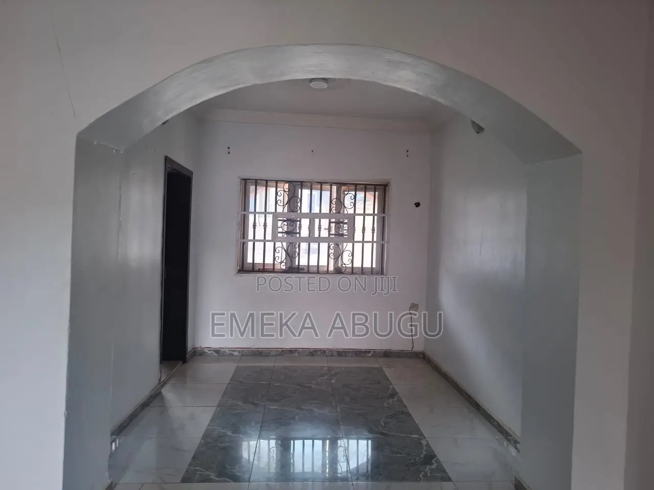 3bdrm Apartment in Irewole Estate, Akala Express for rent